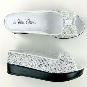 Helen’s Heart Wedge Sparkle and Beaded Bow Open To